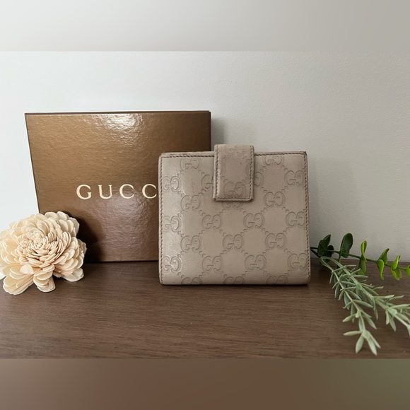 Gucci Short wallet w/box and paperwork! - Picture 4 of 14